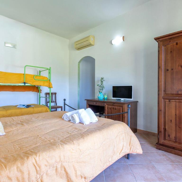 Resort Con Piscina- La Fattoria - Habitación Cuádruple con ducha - 6