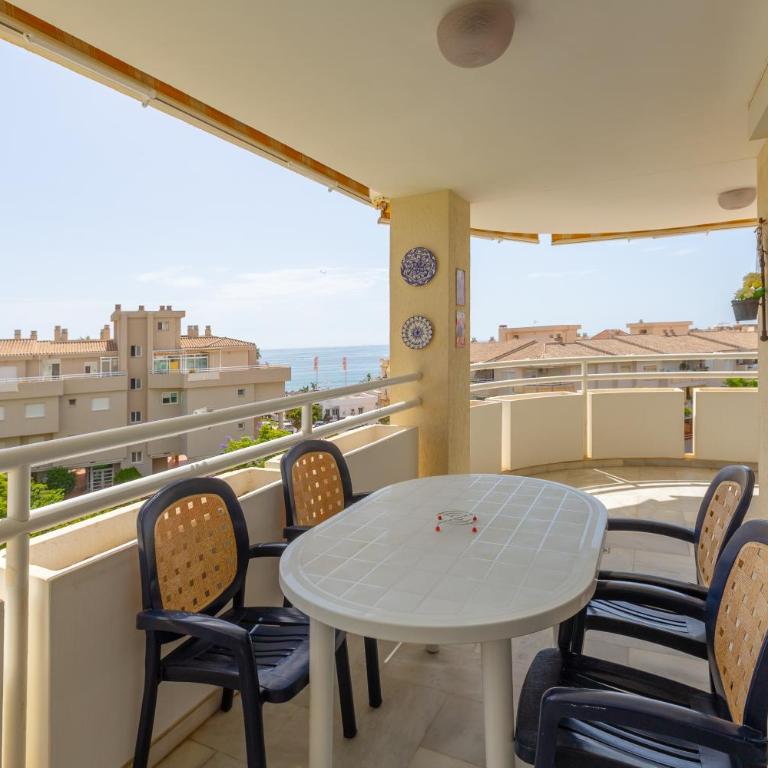 Carihuela beach - Three-Bedroom Premium Apartment with Balcony - 1