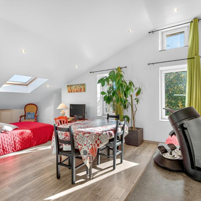 Gîte Mélano - La Grange du Logis - Appartement 1 Chambre avec Jardin - 10