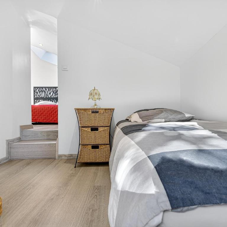 Gîte Mélano - La Grange du Logis - Appartement 1 Chambre avec Jardin - 18