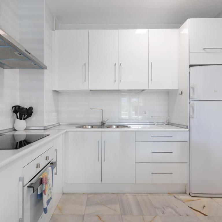 Apartamento Junto al Mar Costa Lago - Apartamento Deluxe de 2 dormitorios con vistas al jardín - 6