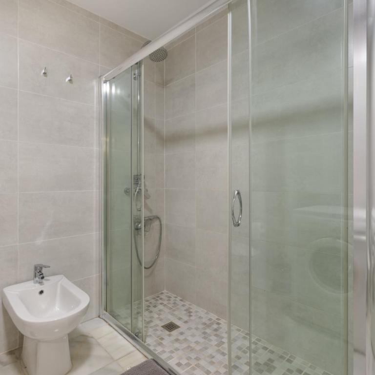 Apartamento Junto al Mar Costa Lago - Apartamento Deluxe de 2 dormitorios con vistas al jardín - 14