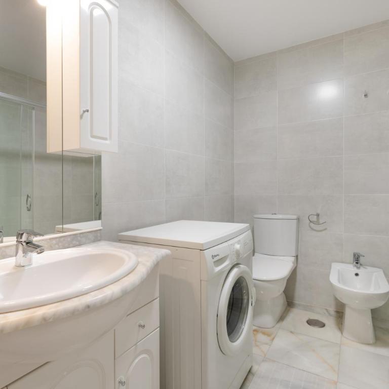 Apartamento Junto al Mar Costa Lago - Apartamento Deluxe de 2 dormitorios con vistas al jardín - 13