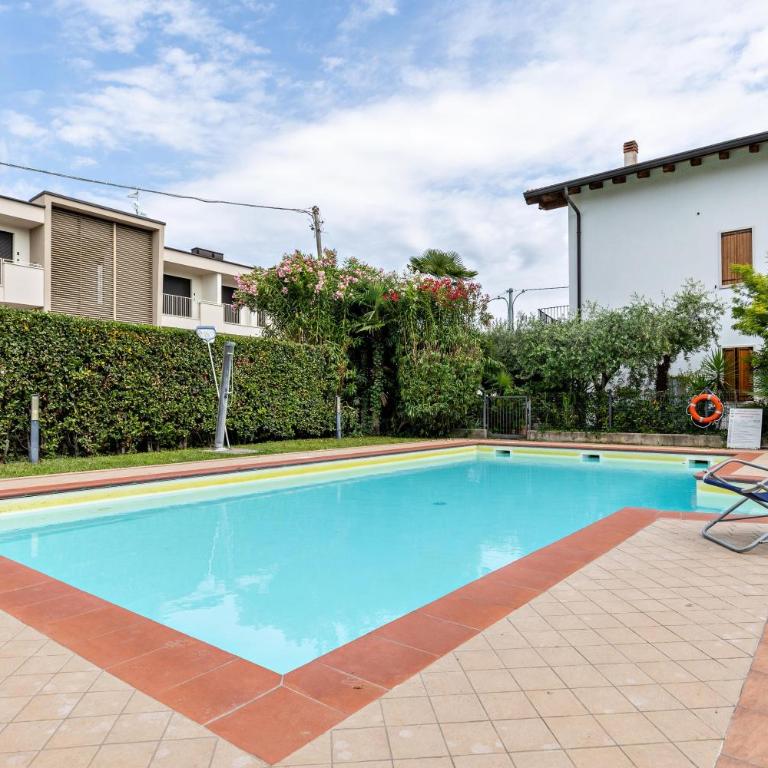 Bluemoon Luminoso apt con piscina - Appartamento Deluxe con 2 Camere da Letto e Vista Giardino - 2