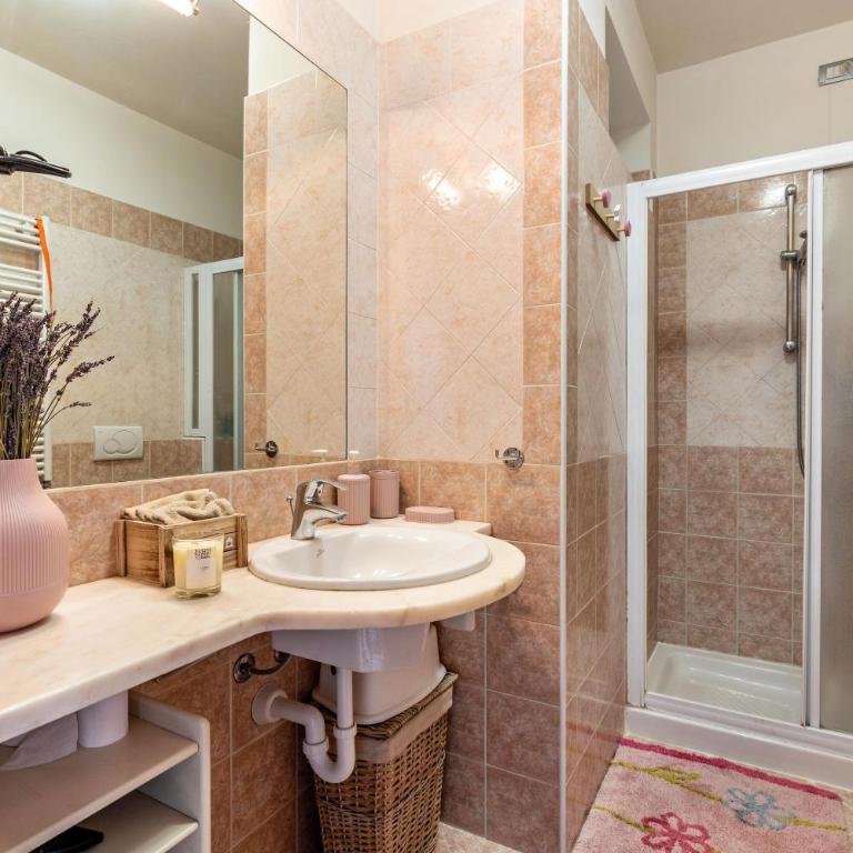 Bluemoon Luminoso apt con piscina - Appartamento Deluxe con 2 Camere da Letto e Vista Giardino - 25