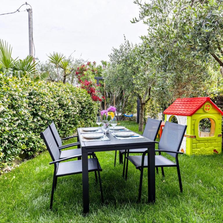 Bluemoon Luminoso apt con piscina - Appartamento Deluxe con 2 Camere da Letto e Vista Giardino - 10