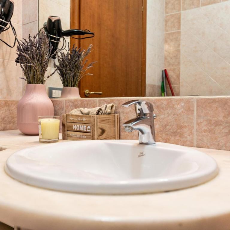 Bluemoon Luminoso apt con piscina - Appartamento Deluxe con 2 Camere da Letto e Vista Giardino - 27