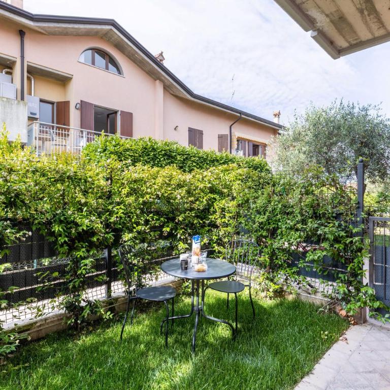 Bluemoon Luminoso apt con piscina - Appartamento Deluxe con 2 Camere da Letto e Vista Giardino - 7