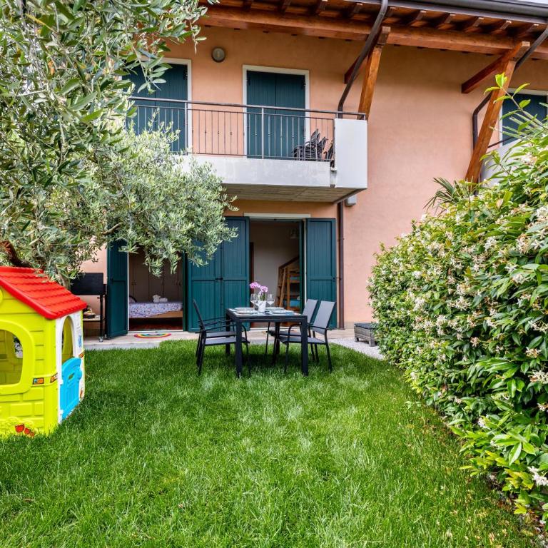 Bluemoon Luminoso apt con piscina - Appartamento Deluxe con 2 Camere da Letto e Vista Giardino - 3