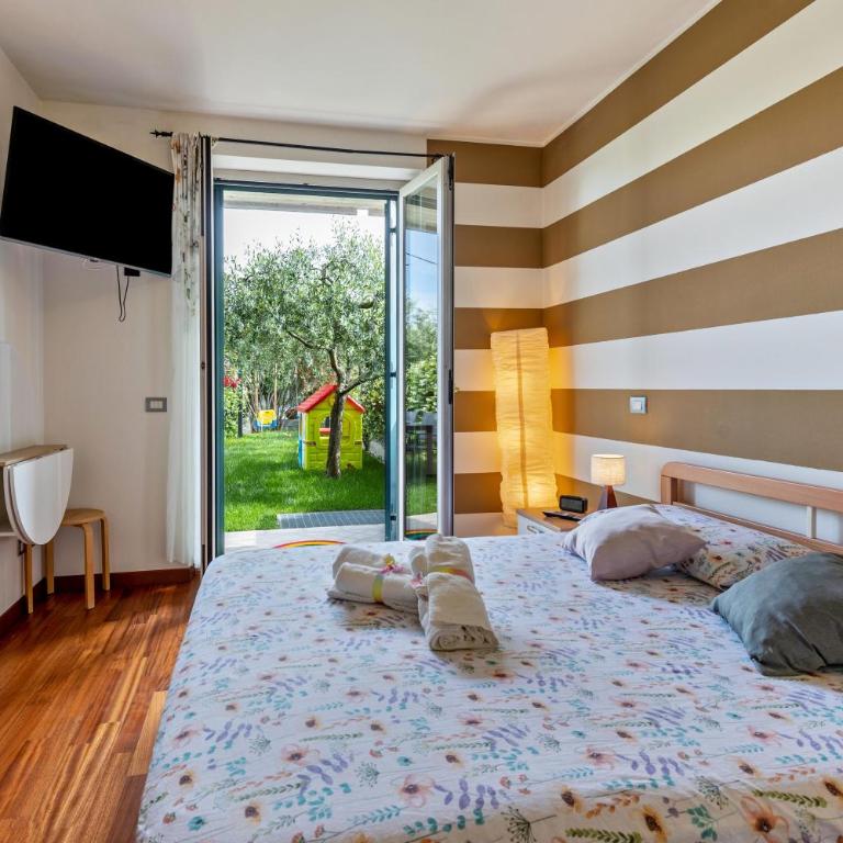 Bluemoon Luminoso apt con piscina - Appartamento Deluxe con 2 Camere da Letto e Vista Giardino - 17