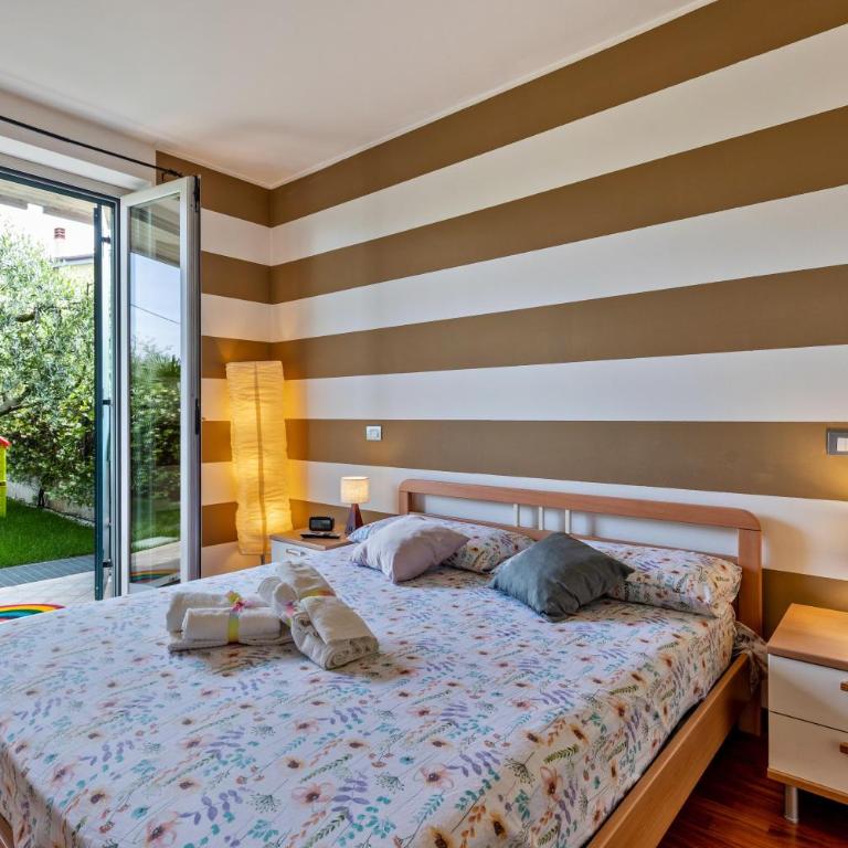 Bluemoon Luminoso apt con piscina - Appartamento Deluxe con 2 Camere da Letto e Vista Giardino - 16