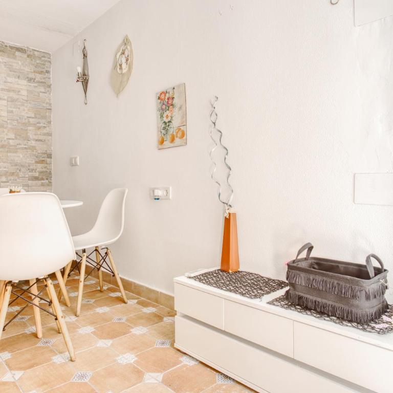 Cueva Alicante - Apartamento Deluxe de 2 dormitorios con vistas al jardín - 5
