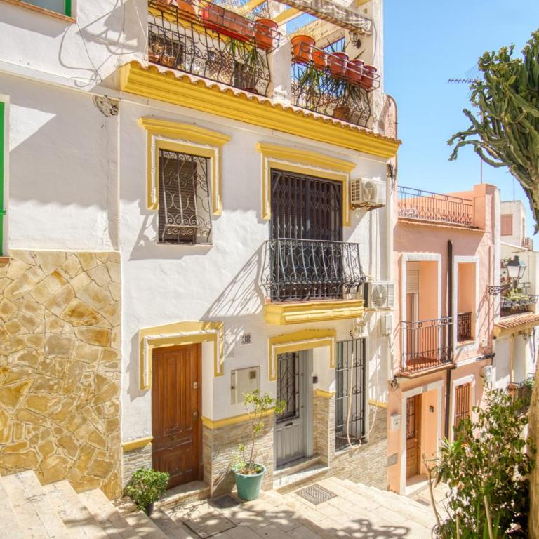 Cueva Alicante - Apartamento Deluxe de 2 dormitorios con vistas al jardín - 1