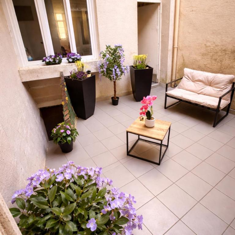 HYPER CENTRE, REMPARTS, VIEILLE VILLE , COSY, possible tout faire à pieds - One-Bedroom Apartment - 9