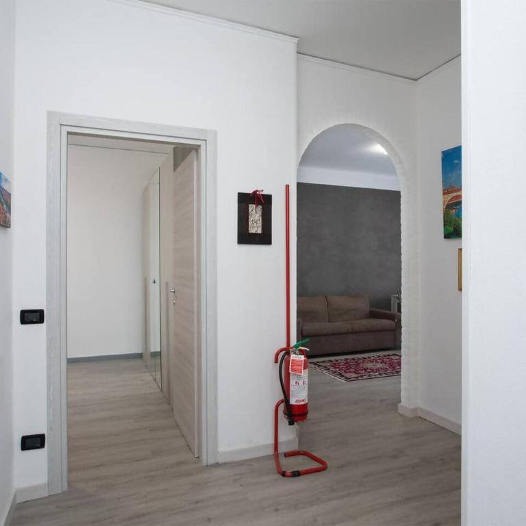 20min Walk or 2min Drive to Veronafiere - One-Bedroom Apartment - 23