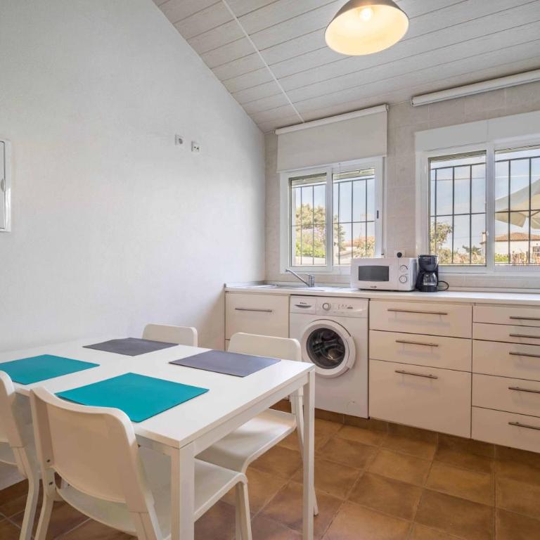 La Casita Azul - Mayores de 25 - Habitación Cuádruple - vistas al jardín - 8