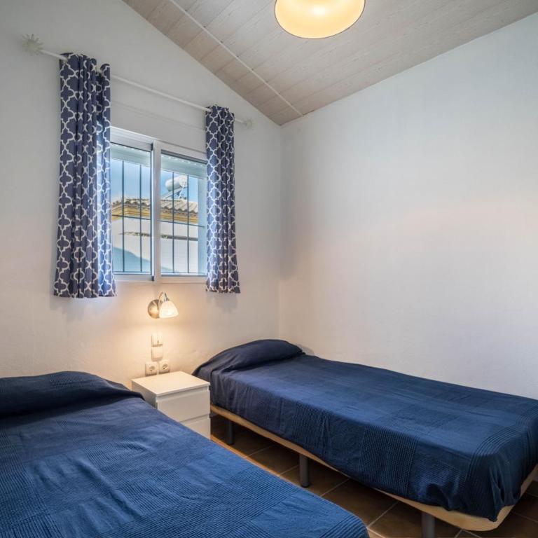 La Casita Azul - Mayores de 25 - Habitación Cuádruple - vistas al jardín - 14