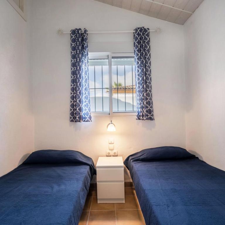 La Casita Azul - Mayores de 25 - Habitación Cuádruple - vistas al jardín - 13