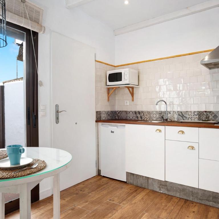 Estudio Clara 1 - Habitación Doble con balcón - 10