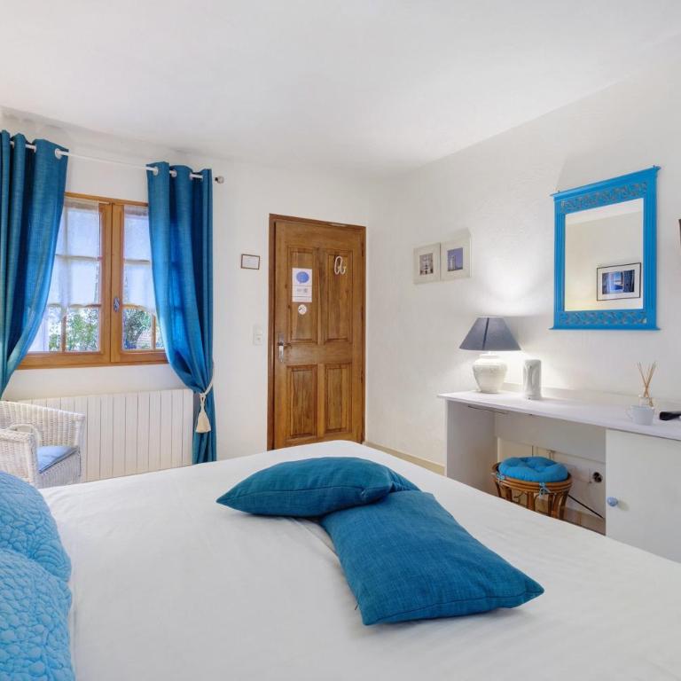 Chambres D'hôtes Le Mas Des Cigales - Chambre Double - Vue sur Jardin - 5