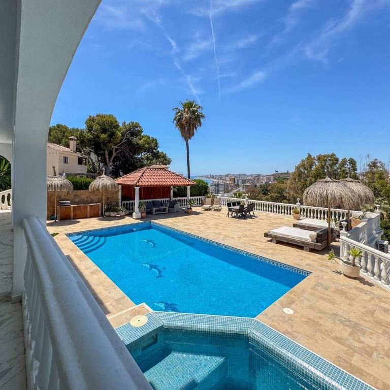Seaview Villa in Fuengirola, Pool, Sleeps 16 - Casa - 4