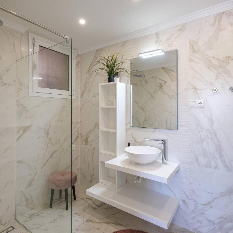Seaview Villa in Fuengirola, Pool, Sleeps 16 - Casa - 20