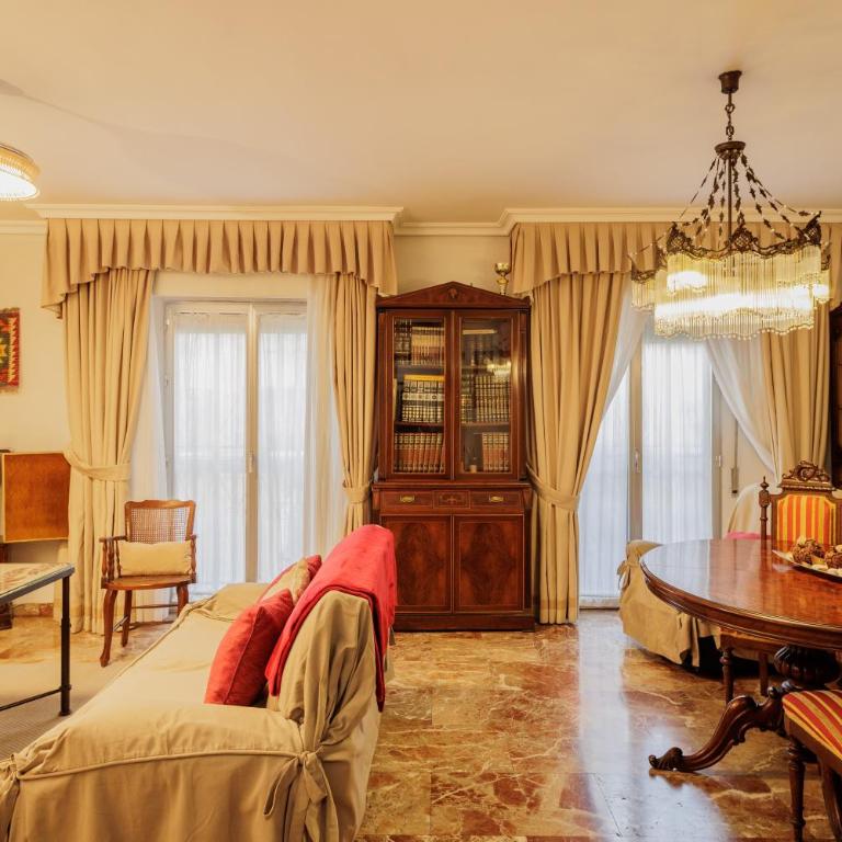 Amplio Apartamento Plaza Nueva - Apartamento Premium de 3 dormitorios con balcón - 2