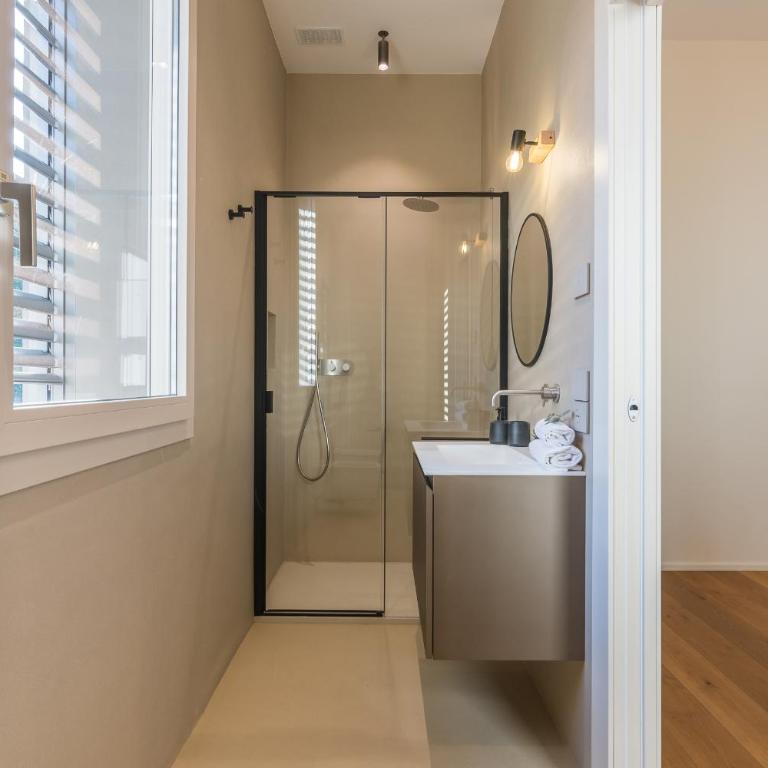 StayEasy Smart Home with 3 Bedrooms, 2 Baths - City Center - Appartamento Superior con 3 Camere da Letto - 33