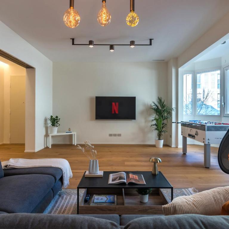 StayEasy Smart Home with 3 Bedrooms, 2 Baths - City Center - Appartamento Superior con 3 Camere da Letto - 1
