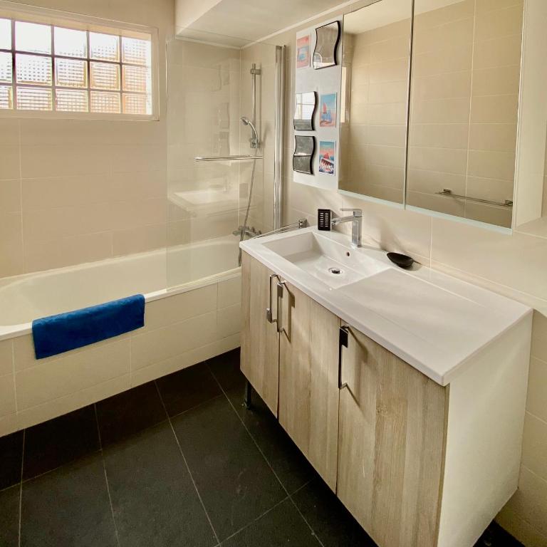 Cozy apartment, city center, sea view and parking - Apartamento de 3 dormitorios - 10