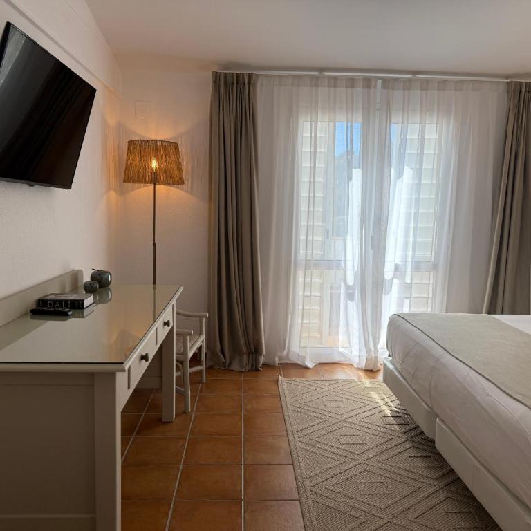 Hotel Calina - Habitación Doble con vistas parciales al mar - 2