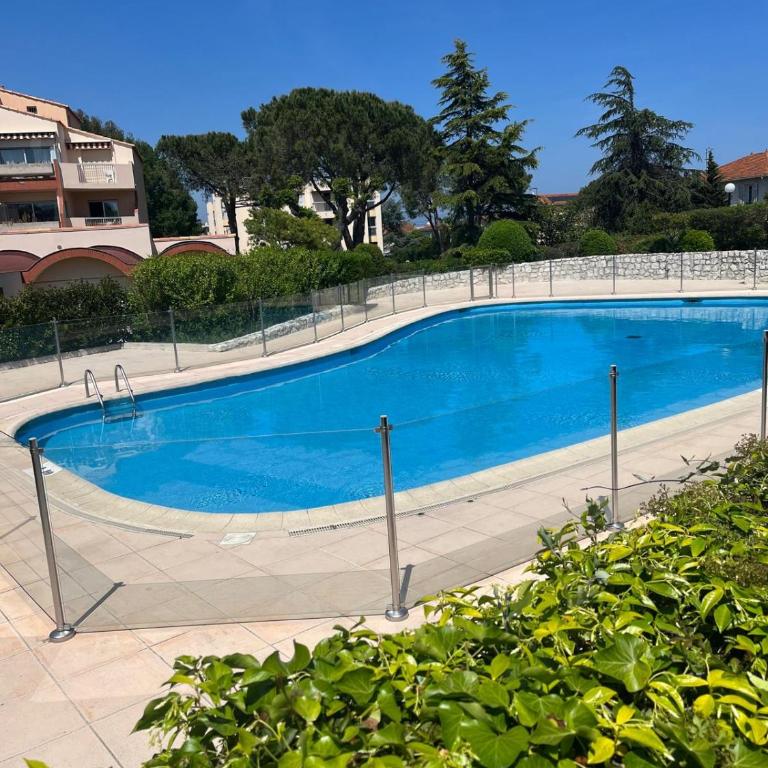 Parc Vélusine - T2 lumineux, 4 couchages, clim, terrasse, parking, 2 piscines&tennis - One-Bedroom Apartment - 8