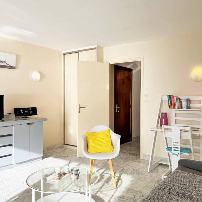 CE140-004 Appartement 2 pièces 5 couchages LE LAVANDOU - Appartement 1 Chambre - 9