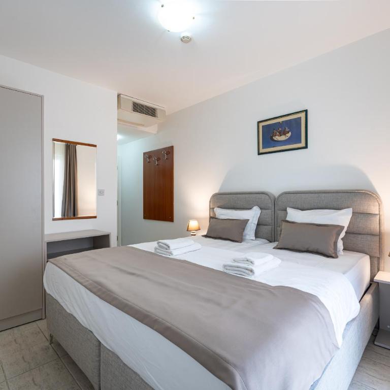 Hotel Podostrog - New Comfort 2026 - Dvokrevetna Soba sa Bračnim Krevetom - 3