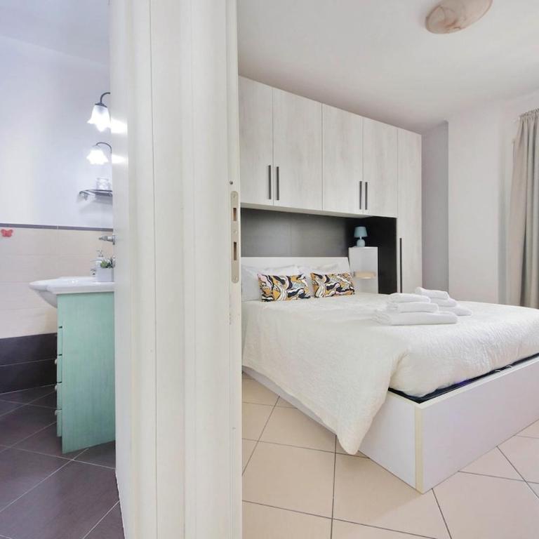 TRILOCALE LUMINOSO 6 posti letto Fiumicino APT a 5 min - One-Bedroom Apartment - 95