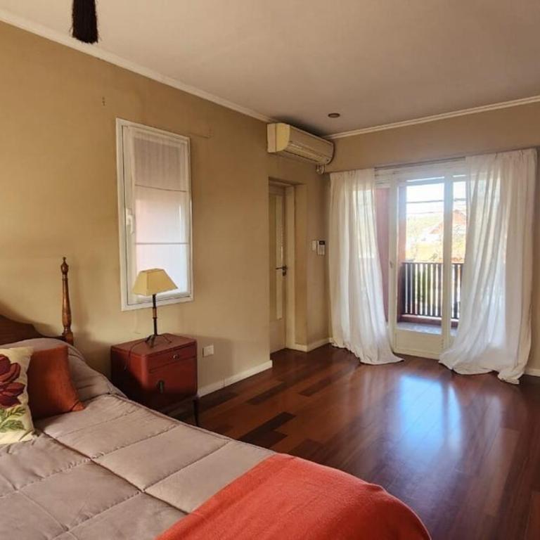 Casona en pleno Centro - Casa de 4 dormitorios - 30