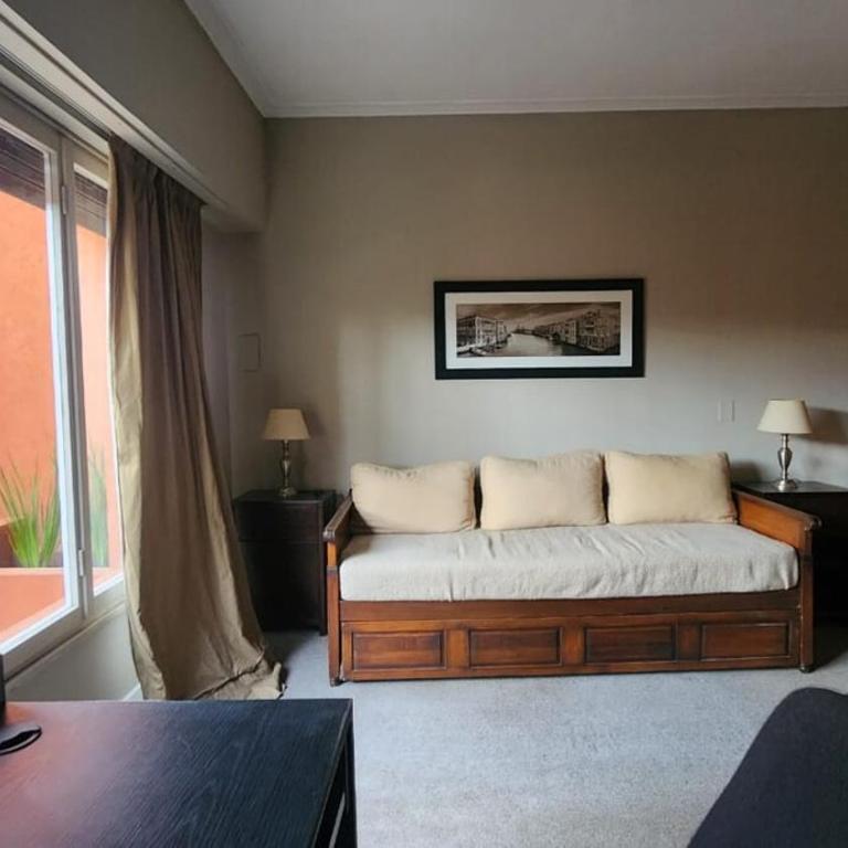 Casona en pleno Centro - Casa de 4 dormitorios - 72