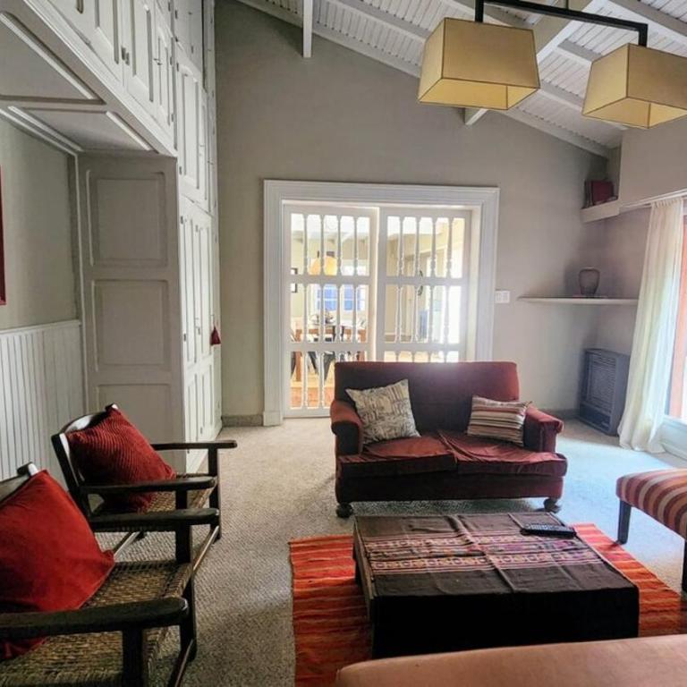 Casona en pleno Centro - Casa de 4 dormitorios - 76