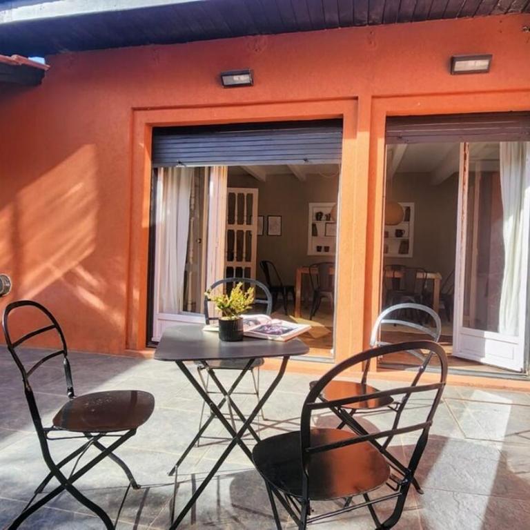 Casona en pleno Centro - Casa de 4 dormitorios - 77