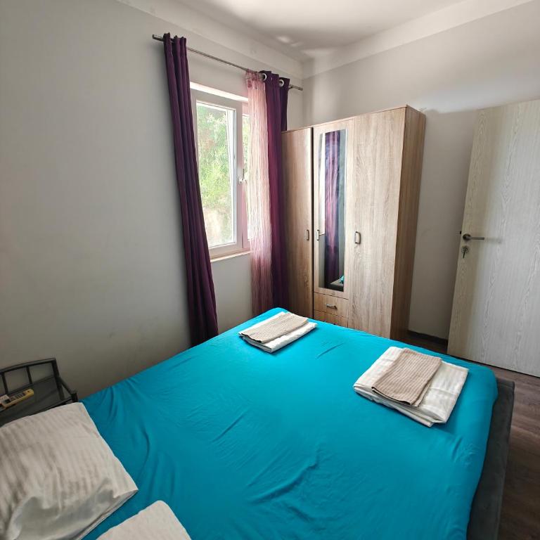 The High Hostel - King Room with Garden View - 1