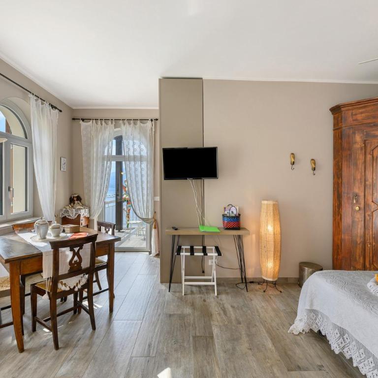 Residence La Mignon Romantic - One-Bedroom Apartment with Lake View - 5