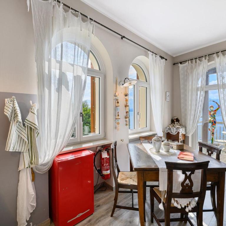 Residence La Mignon Romantic - One-Bedroom Apartment with Lake View - 6