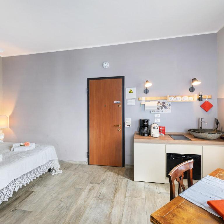 Residence La Mignon Romantic - One-Bedroom Apartment with Lake View - 8