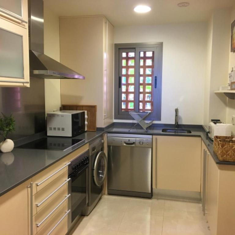 Spacious 3BR Apartment in New Golden Mile, Ideal for Families & Long Stays - Three-Bedroom Superior Apartment - 7