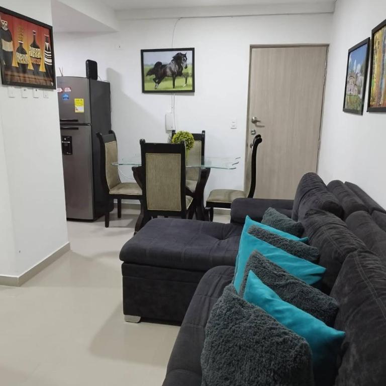 Apartamento turístico cerca al mar en Cartagena - Three-Bedroom Apartment - 19