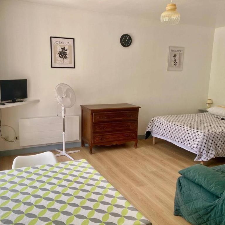 Studio cosy avec balcon, parking et Wifi - 2 pers, proche thermes et centre ville - Studio - 9