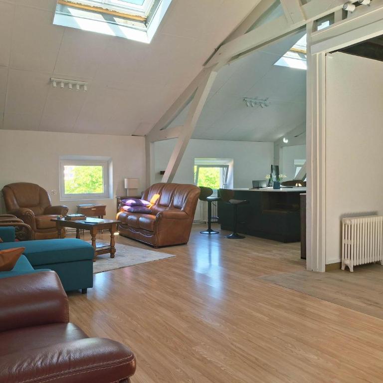Bright loft near court 2 BR and table for 10 - Apartment - 3