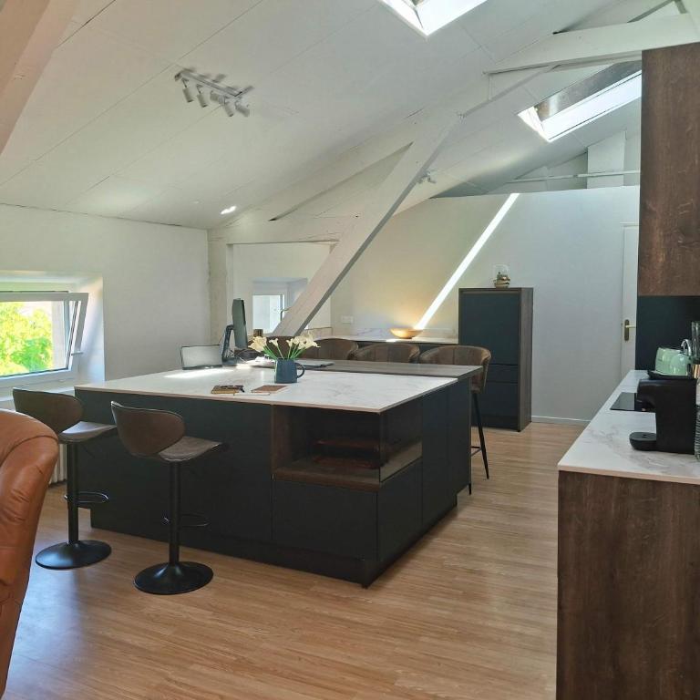 Bright loft near court 2 BR and table for 10 - Apartment - 4