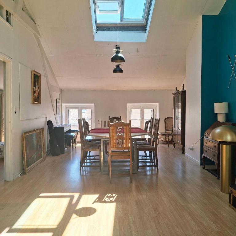Bright loft near court 2 BR and table for 10 - Apartment - 11