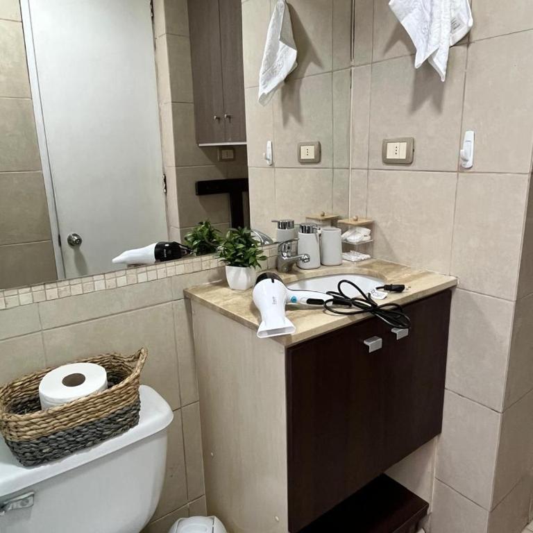 Moderno Depto, Metro, Movistar Arena, parking, downtown - Three-Bedroom Apartment - 2